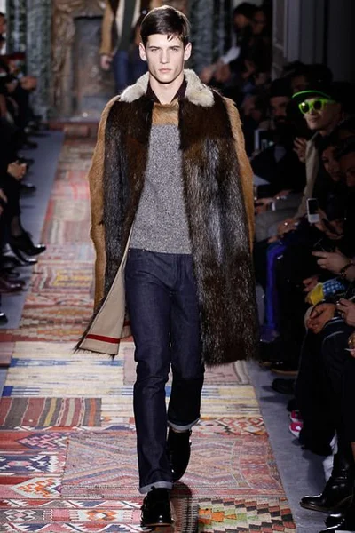Look 10